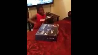 Kid has seizure when he gets a ps4