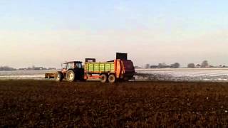 Valtra N121 compost strooien, loonbedrijf A.G. de Vries