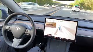 How Tesla FSD changes lanes automatically on Freeway🤯#teslafsd #tesla