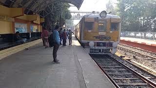 HD-Indian Railways Kolkata Suburban Railway EMU Entering Princep Ghat Station