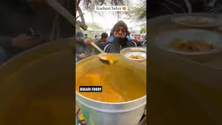 Kachori Sabzi at Vishvidhlay Metro Station 🤩🔥#streetfoods #shorts #ytshorts