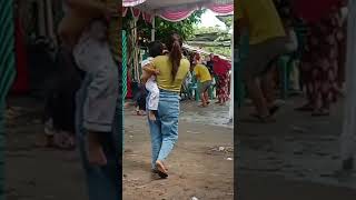 video lucu emak² lagi joget di dorong orang stres