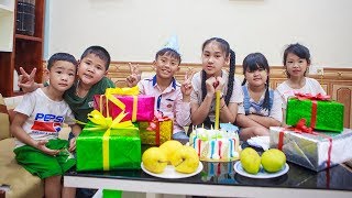 Kids Go To School | Day Birthday Of Chuns With Friends In The Classroom