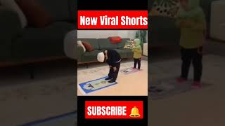 नमाज पढ़ते वक्त ये क्या हो गया 😱😮 #namaz #viralshort #viralvideo