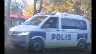 Poliisit taas paikalla.Ei selvinny oikein että miksi.