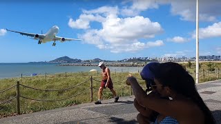 Avião pousando no aeroporto de Vitória