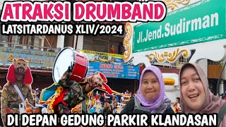 Nonton Atraksi Drumband LATSITARDA NUSANTARA XLIV/ 2024 BPN Di Depan Gedung Parkir Klandasan BPN