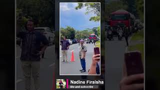 Bikin Kesal, Pengantin Tutup Jalan Raya Untuk Sesi Foto Hingga Macet Total!