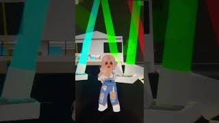 А вы любите танцевать? #roblox #роблокс #танцы #роблоксерша #р_е_к_о_м_е_д_а_ц_и_и