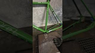 Svařování hliníkového rámu jízdního kola. Welding aluminum bicycle frame.