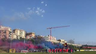 Fumogeni e fuochi d'artificio per il Genoa