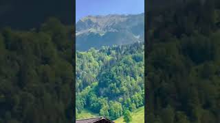 الشارع الرئيسي لمدينة lauterbrunnen سويسرا اعشق السفر