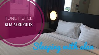 Sleeping with Alan -Tune Hotel KLIA Aeropolis