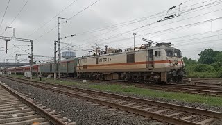 Traffic Honking Train Running Very Very Fast Wap7 20922 Lucknow Jn Bandra Terminus Weekly SF Express