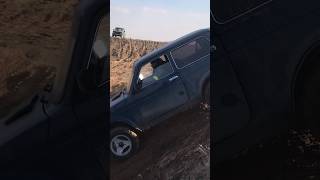 Нива на полигоне берет препятствия, песчаный карьер,патриоты не прошли #offroad #джиперы #niva #race