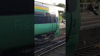 Southern Class 377 arriving at Arundel - TransportStuff Shorts