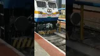 WhatsApp status alp Dream 💫👨‍✈️❤ #WDP4 #indainrailways #locopilot #EMD #Dieselloco #Surat