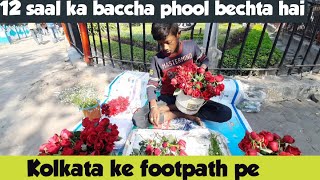 12 saal ka bacha phool bechta hai Kolkata ke footpath pe