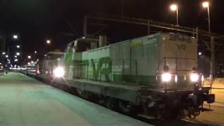 Night express train 272 locomotive change