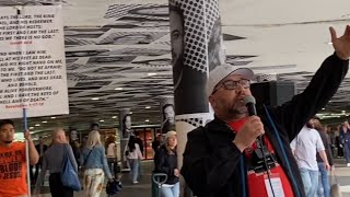 Herre, ditt namn består för evigt, Sergels torg plattan Stockholm 2024-06-18