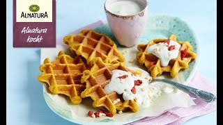 Alnatura kocht | Orientalische Linsenwaffeln mit Joghurt-Mandel-Topping