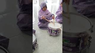 Hafsah excul drumband di sekolah TK