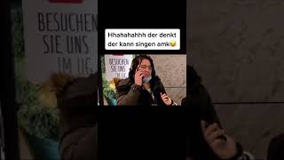 Burak aus Frankfurt denkt er kann singen 🎶😂