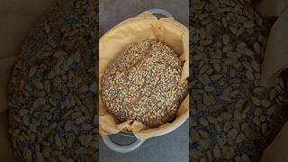 Brot backen im Topf mit Dinkel,  Weizen Vollkornmehl und Buttermilch #brot #brotbacken #bread,