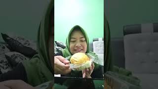 Indah Sarii sedang live sekarang! Berbuka Puasa Dengan Burger