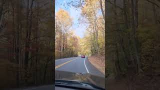 🍂🍁Viajando en Carretera en medio de La Montaña🍁🍂