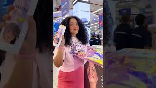 Nadine is the happiest at the Pantene Karen Wazen Pouch stand