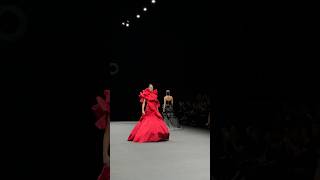 Hen trình diễn tại Shanghai Fashion Week ! #hhennie #hen