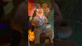 Beach bear performes “black magic woman” at #billybobswonderland #rockafireexplosion #animatronics