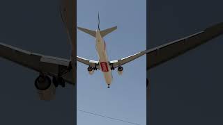 Emirates 777 landing in Dubai