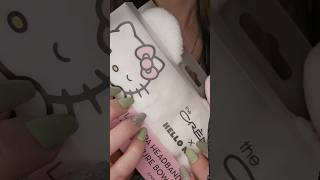 #asmr #tapping the plastic on this hello kitty #spa headband #tingly #relax #satisfying #relaxing