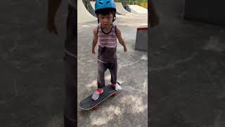 Oli demonstrates his kickturn on his 1st day at the skatepark. Show some love for him #shorts