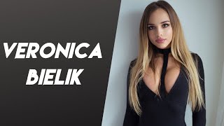 Veronica Bielik Biography |  Plus Size Model | Curvy Outfits | Fashion Model | Facts