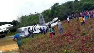 AVIÃO DC-3 SAI DA PISTA DURANTE ATERRISSAGEM NA COLÔMBIA ✔