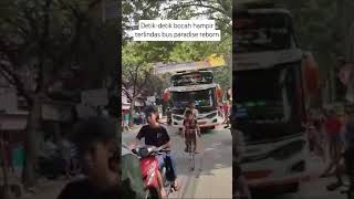 DETIK-DETIK BOCAH HAMPIR TERLINDAS BUS