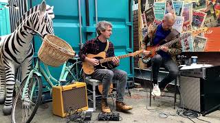 Andy Watt & Dan Rogers - loop pedal jam! (LIVE cafe gig)