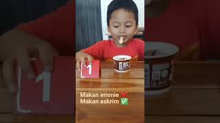 Ibrahim makan eskrim