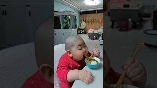 When a smart boy is feeding himself... #shortsfeed #viral #foryou #china #shorts #chinese #children