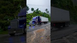 Trailer con lluvia 😅😎🇨🇷 #CapCut #truck #foto #trailero #trucker #camion #lluvia #fotografia