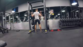 Squat smith machine avec appuis avancés