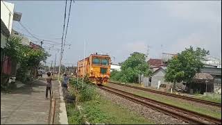 MTT lewat stasiun weleri