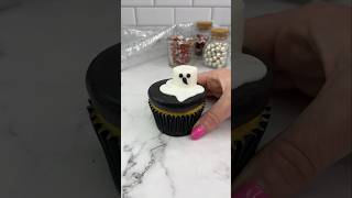 Boo 👻 details in comments 👻 #cupcake #cakedbyrach #halloweencake #cake #cakeart #shortsfeed #cute