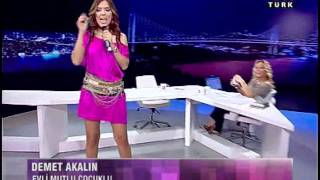 Demet Akalın - Evli Mutlu Çocuklu { Saba Tümer'le Bu Gece } 06.05.2010