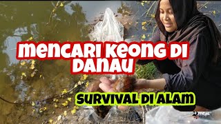 mencari keong emas di danau