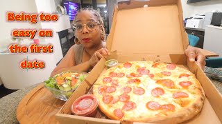 SHOULD YOU NETFLIX AND SMASH ON THE FIRST DATE + PIZZA MUKBANG