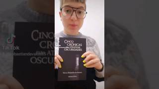 Libro: cinco crónicas para atravesar oscuridades de Maria Alejandra de Antoni.